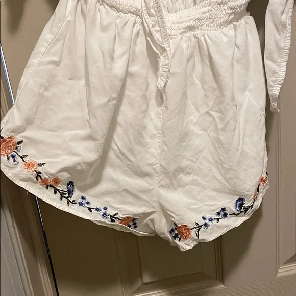 Forever 21 White Top with Floral Accents - Picture 5 of 7